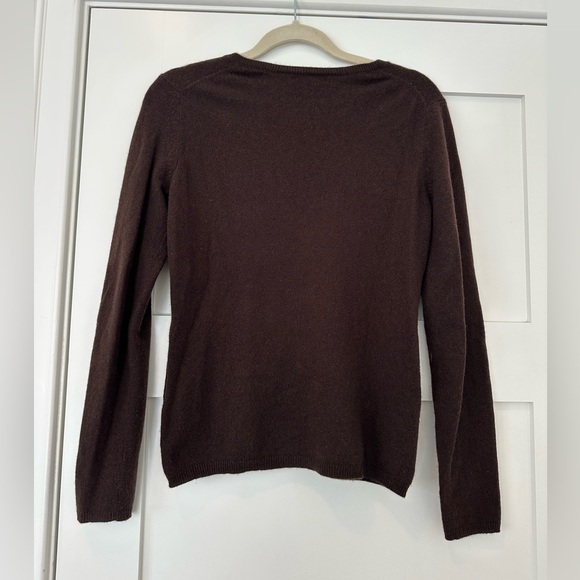 Women's Brown V-Neck Cashmere Sweater - Picture 2 of 4